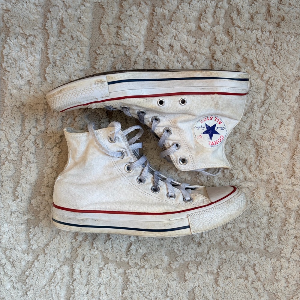 Converse All Star Chuck Taylor White High-Tops w Red Stripe size 7 women/5 men